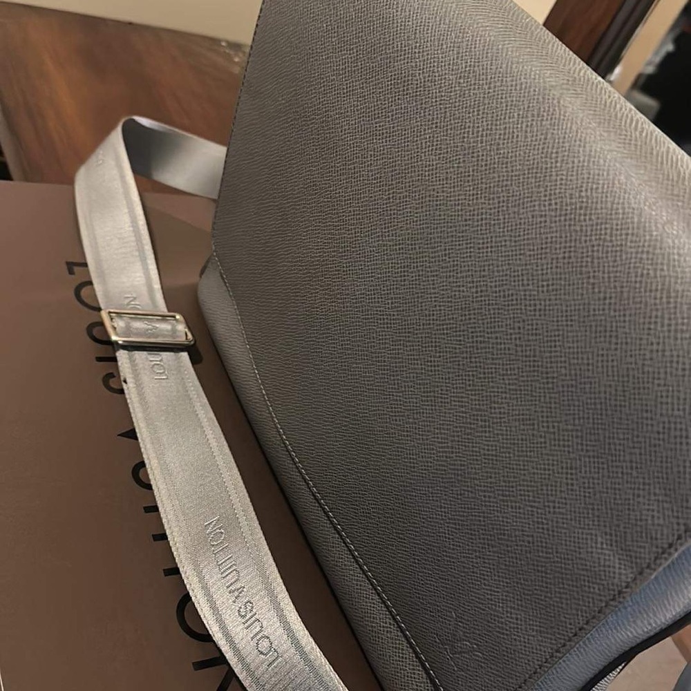Louis Vuitton Messenger Bag